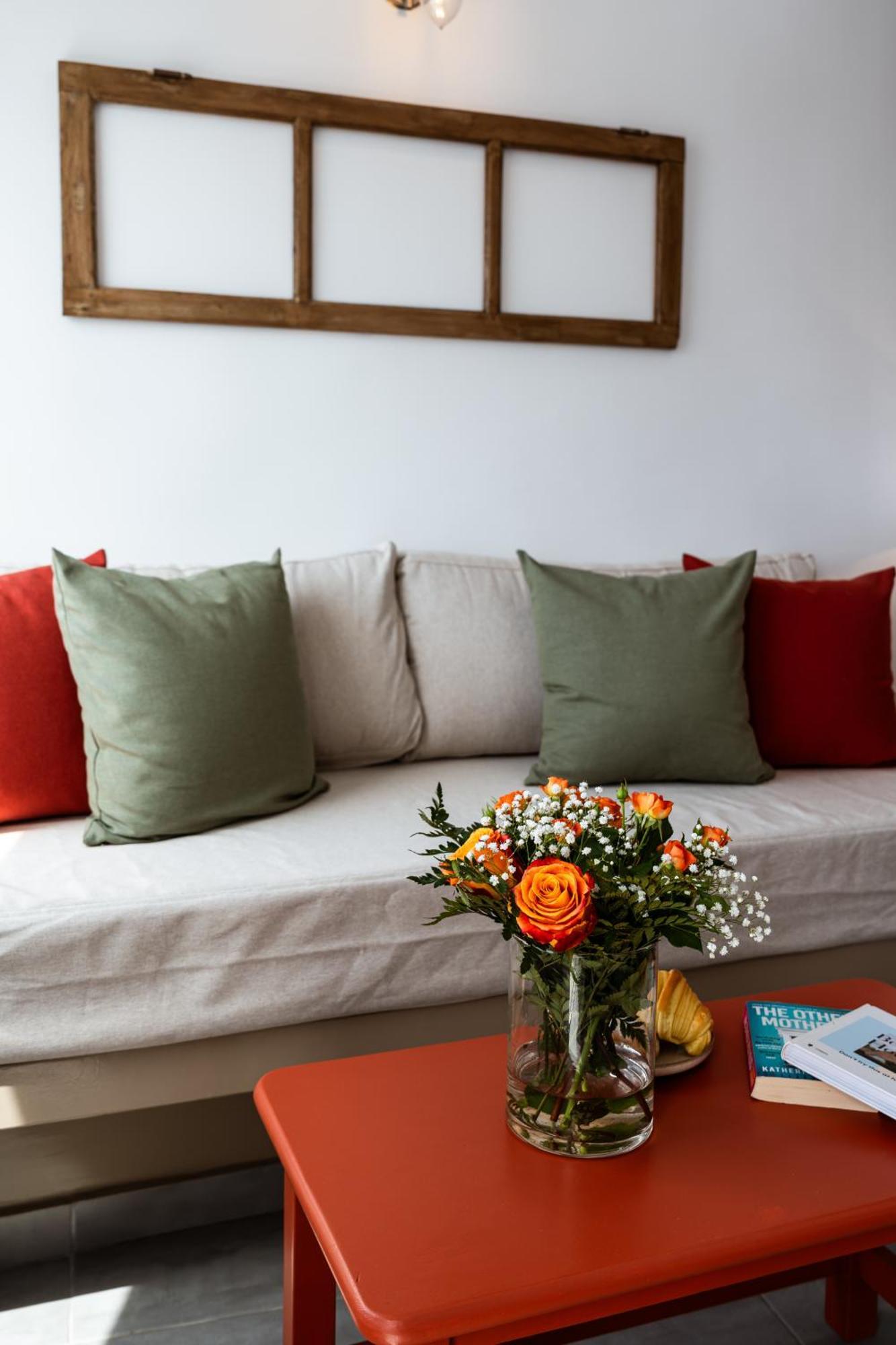 אימרוביגלי Mardanza Krokos Suites מראה חיצוני תמונה