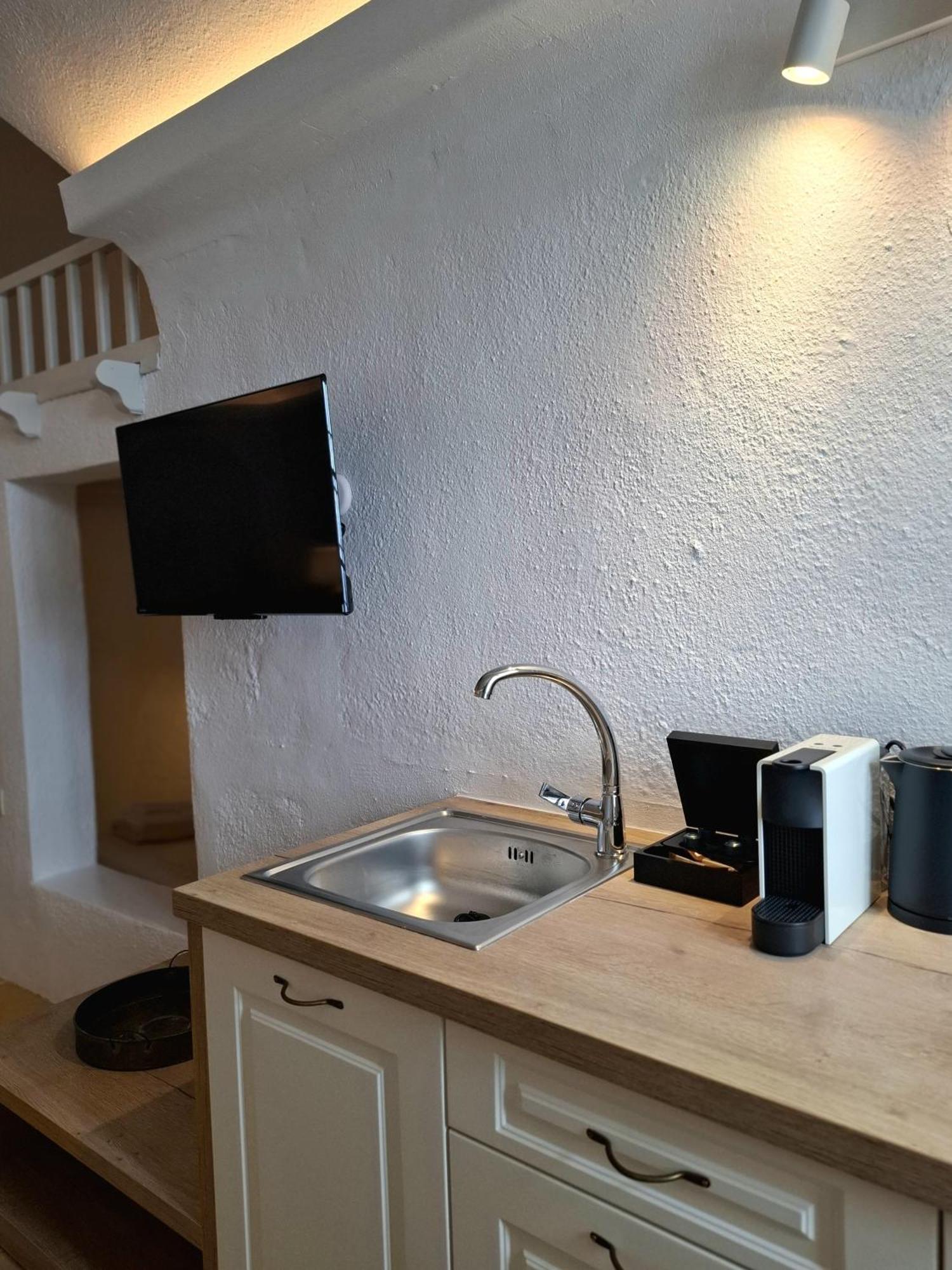 אימרוביגלי Mardanza Krokos Suites מראה חיצוני תמונה